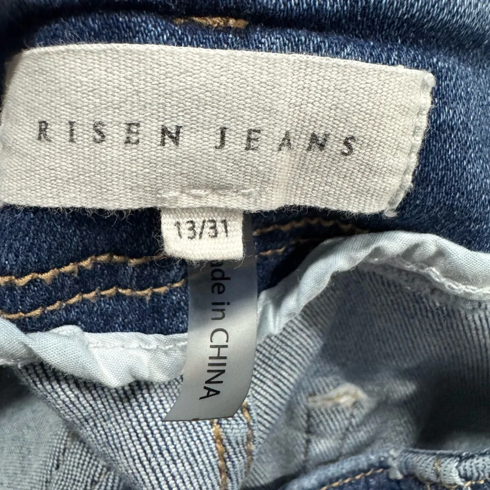 Classic Blue Women's Cropped Jeans
